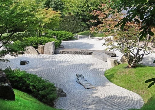 Jardin japonais, quels éléments : eau, plantes, pierres