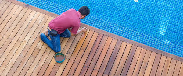 terrasse bois piscine entretien