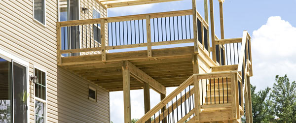 terrasse en bois sur pilotis